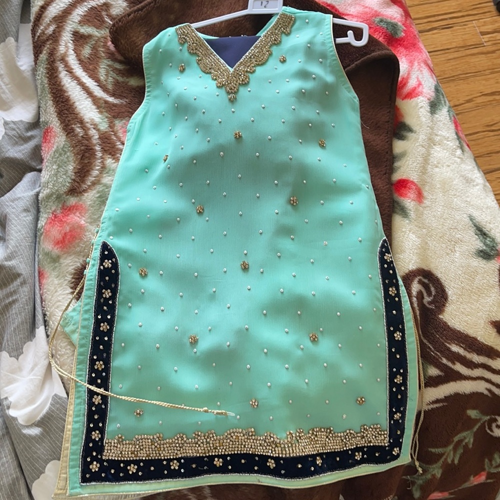 Two piece kids shalwar kameez size 5-6